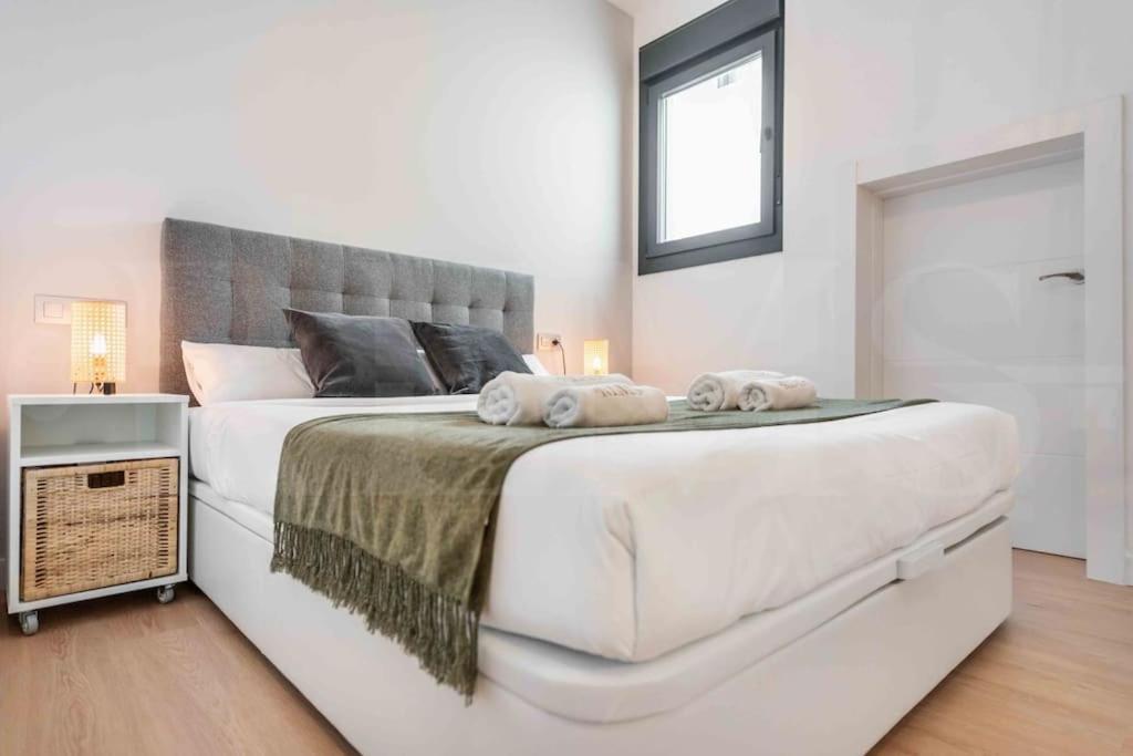 Fresh & Stylish Apartment With Parking By Rems مالقة المظهر الخارجي الصورة