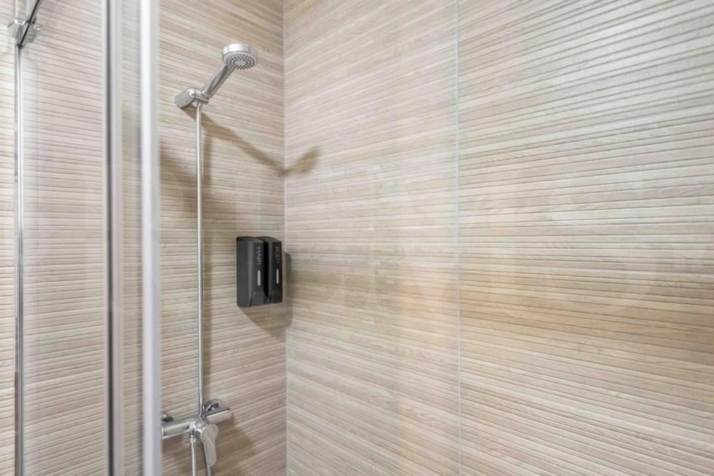 Fresh & Stylish Apartment With Parking By Rems مالقة المظهر الخارجي الصورة